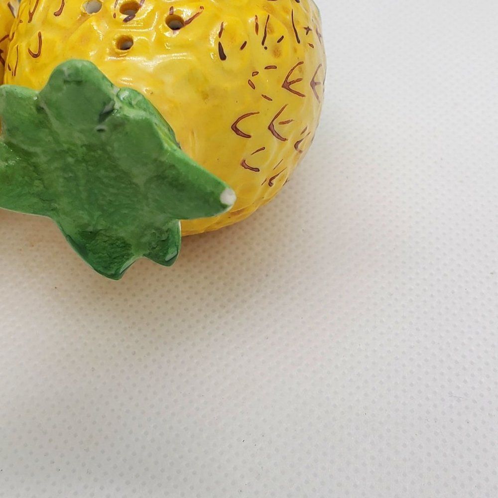 Vintage Salt & Pepper Shakers Pineapple Ceramic Japan - Picture 8 of 8